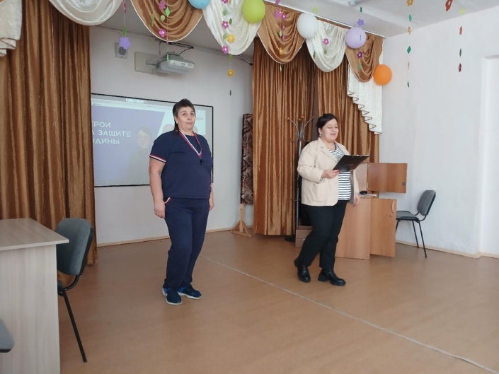 «Улицы в лицах»: в школе прошла патриотическая акция в честь Героев Отечества